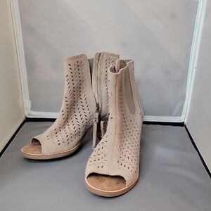 Toms 6.5 Taupe Peep-Toe Ankle Booties